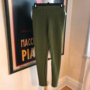 JENBOU: Ruched Bottom/Anti Cellulite Yoga Pants M